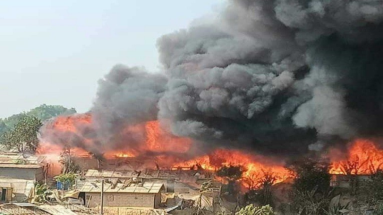 কক্সবাজারের উখিয়ায় রোহিঙ্গা ক্যাম্পে ভয়াবহ অগ্নিকাণ্ড